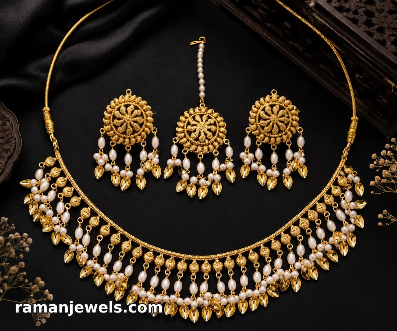 Elegant Gold-Tone Traditional Necklace Set alternate