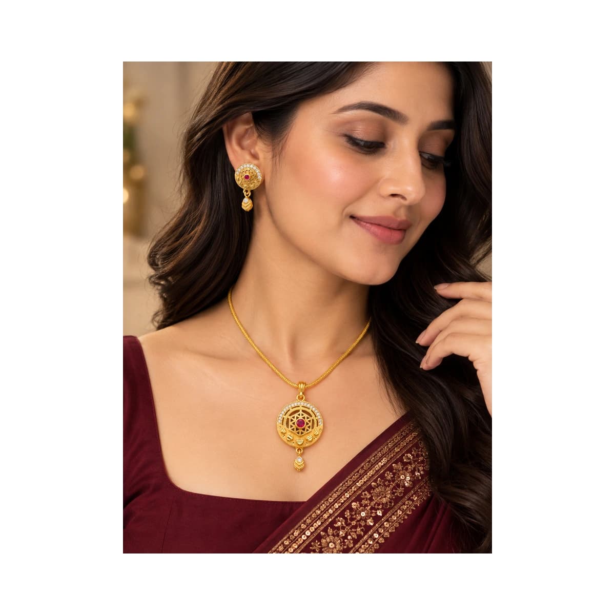 Gold-Finish Imitation Jewellery Set alternate view